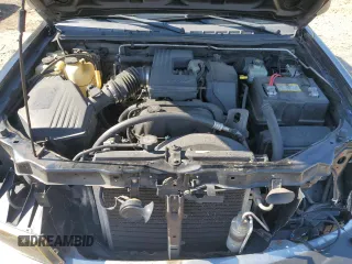 2005 GMC Canyon 1SF SLE Z71 z VIN 1GTDT136458227828, wystawiony jako Copart lot #51713055 z przebiegiem 79 594 mil mil oraz Czysty tytuł • Clean title. Historia ofert i sprzedaży dostępna na DreamBid. Obrazek 11.