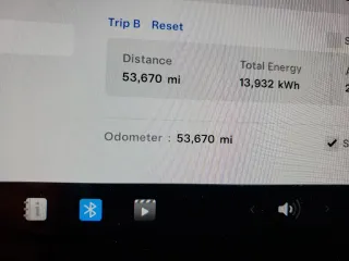 2023 Tesla Model 3 с VIN 5YJ3E1EA5PF641310, выставлен на аукционе Copart как лот 54759305 с пробегом 53 670 миль миль и Списание • Salvage title. История ставок и продаж доступна на DreamBid. Изображение 9.