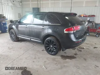 2013 Lincoln MKX z VIN 2LMDJ8JK0DBL27516, wystawiony jako IAAI lot #41468582 z przebiegiem 107 871 mil mil oraz . Historia ofert i sprzedaży dostępna na DreamBid. Obrazek 3.