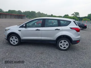 2019 Ford Escape S с VIN 1FMCU0F7XKUA86477, выставлен на аукционе IAAI как лот 42497551 с пробегом 17 985 миль миль и . История ставок и продаж доступна на DreamBid. Изображение 14.
