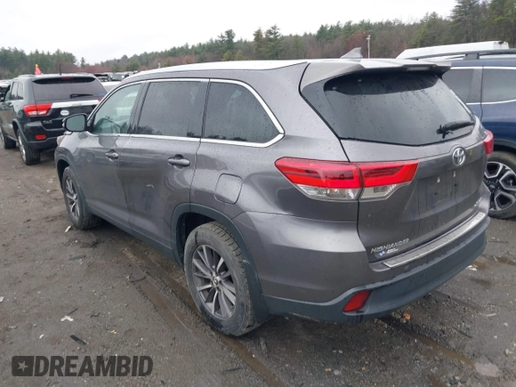 2019 Toyota Highlander SE z VIN 5TDJZRFH0KS584881, wystawiony jako IAAI lot #42016362 z przebiegiem 65 704 mil mil oraz . Historia ofert i sprzedaży dostępna na DreamBid. Obrazek 3.