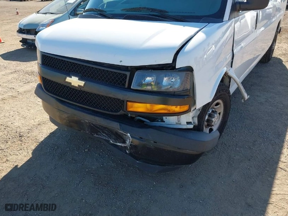 2019 Chevrolet Express Passenger LS with VIN 1GAZGNFP5K1278693, listed as a IAAI auction lot 41299257 with 134,845 mi miles. Bid and sale history available at carsss.com. Image 6.
