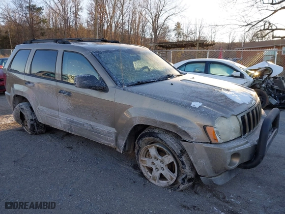2005 Jeep Grand Cherokee Laredo with VIN 1J4HR48N55C561732, listed as a IAAI auction lot 41349373 with 185,920 mi miles. Bid and sale history available at carsss.com. Image 6.