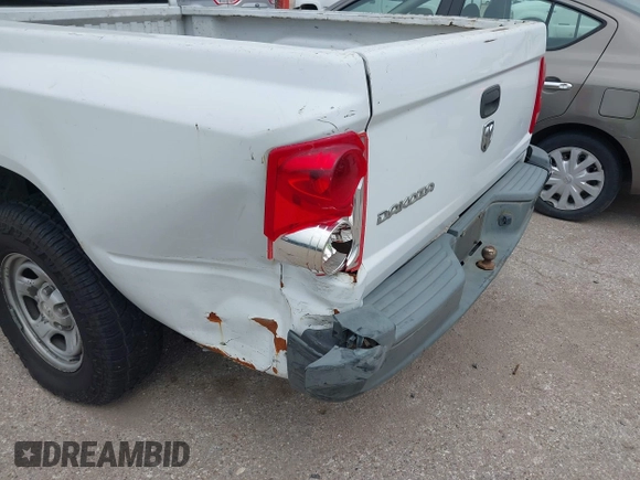 2007 Dodge Dakota ST z VIN 1D7HE22K57S173211, wystawiony jako IAAI lot #41917318 z przebiegiem 214 830 mil mil oraz . Historia ofert i sprzedaży dostępna na DreamBid. Obrazek 6.