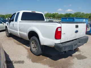 2008 Ford Super Duty F-250 SRW XL with VIN 1FTSX20R28ED89639, listed as a IAAI auction lot 41950814 with 272,204 mi miles. Bid and sale history available at carsss.com. Image 3.