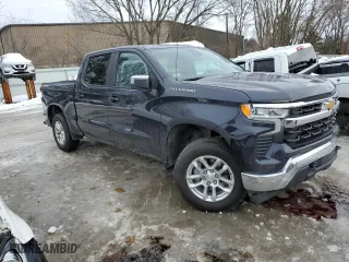 2022 Chevrolet Silverado 1500 LT with VIN 1GCPDKEK0NZ556062, listed as a Copart auction lot 45703975 with 32,246 mi miles and Salvage Title. Bid and sale history available at carsss.com. Image 4.