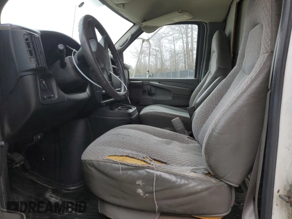 2005 Chevrolet Express Commercial C7L DRW with VIN 1GBJG31U251204341, listed as a Copart auction lot 48927935 with 220,497 mi miles and Salvage Title. Bid and sale history available at carsss.com. Image 7.