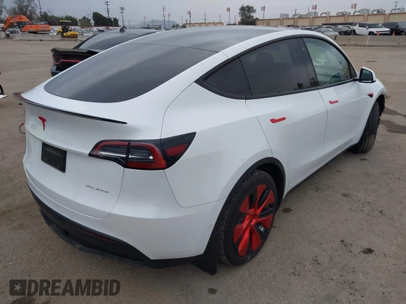 2021 Tesla Model Y Long Range with VIN 5YJYGDEE0MF209045, listed as a IAAI auction lot 41762738 with 24,721 mi miles. Bid and sale history available at carsss.com. Image 4.