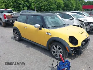2008 MINI Hardtop S z VIN WMWMF73588TT87212, wystawiony jako IAAI lot #42484615 z przebiegiem 143 284 mil mil oraz . Historia ofert i sprzedaży dostępna na DreamBid. Obrazek 1.