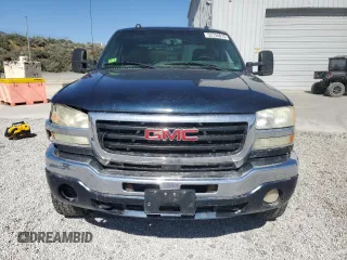 2005 GMC Sierra 2500HD SLE z VIN 1GTHK232X5F941546, wystawiony jako Copart lot #52755075 z przebiegiem 255 452 mil mil oraz Szkoda całkowita • Salvage title. Historia ofert i sprzedaży dostępna na DreamBid. Obrazek 5.