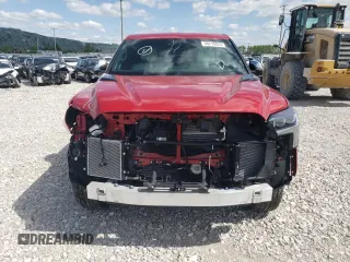 2022 Toyota Tundra Capstone Hybrid z VIN 5TFVC5DB7NX009329, wystawiony jako Copart lot #36216833 z przebiegiem 3 226 mil mil oraz . Historia ofert i sprzedaży dostępna na DreamBid. Obrazek 5.