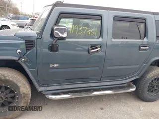 2005 Hummer H2 SUV z VIN 5GRGN23U95H100888, wystawiony jako IAAI lot #41937351 z przebiegiem 202 969 mil mil oraz . Historia ofert i sprzedaży dostępna na DreamBid. Obrazek 14.