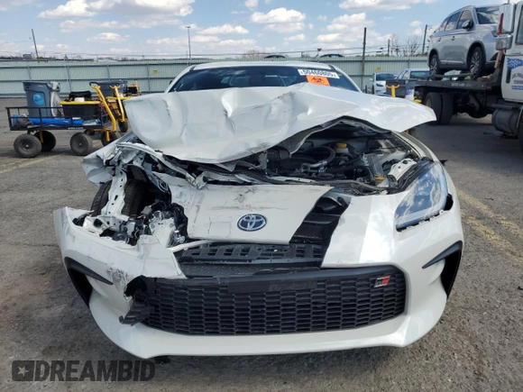 2024 Toyota 86 with VIN JF1ZNBB19R9752367, listed as a Copart auction lot 50460805 with 8,605 mi miles and Salvage Title. Bid and sale history available at DreamBid. Image 5.