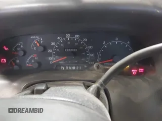 2000 Ford F-250 XL z VIN 1FTNF21L0YEB96710, wystawiony jako IAAI lot #41534150 z przebiegiem 296 680 mil mil oraz . Historia ofert i sprzedaży dostępna na DreamBid. Obrazek 7.