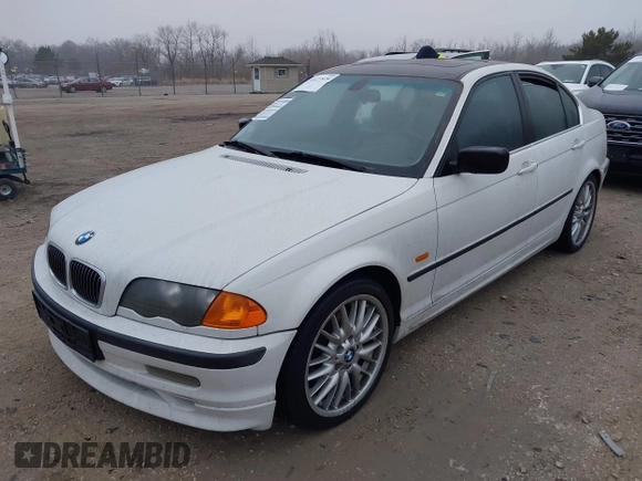 2000 BMW 3 Series 328i with VIN WBAAM5341YFR20178, listed as a IAAI auction lot 41477979 with 151,328 mi miles. Bid and sale history available at carsss.com. Image 2.