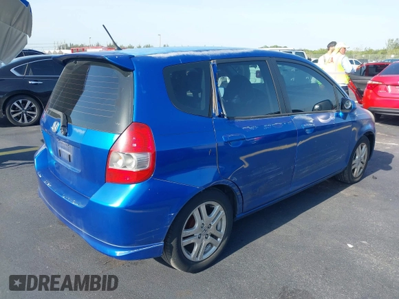 2007 Honda Fit Sport z VIN JHMGD38637S015957, wystawiony jako IAAI lot #42284728 z przebiegiem 176 383 mil mil oraz . Historia ofert i sprzedaży dostępna na DreamBid. Obrazek 4.