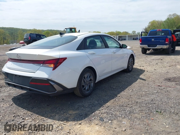 2024 Hyundai Elantra SEL with VIN KMHLM4DG5RU641629, listed as a IAAI auction lot 42137743 with 34,881 mi miles and . Bid and sale history available at DreamBid. Image 4.
