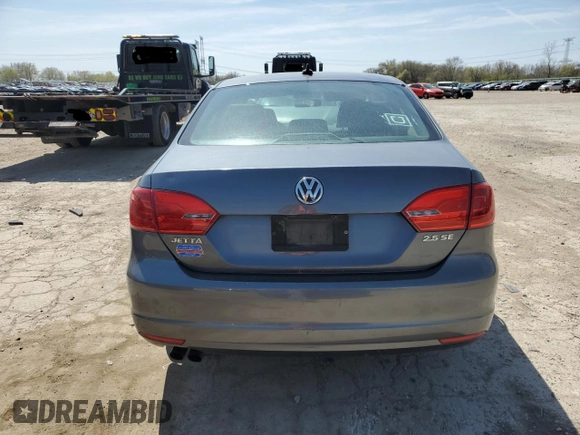 2013 Volkswagen Jetta SE z VIN 3VWDP7AJ8DM352028, wystawiony jako Copart lot #53182505 z przebiegiem 226 944 mil mil oraz Czysty tytuł • Clean title. Historia ofert i sprzedaży dostępna na DreamBid. Obrazek 6.