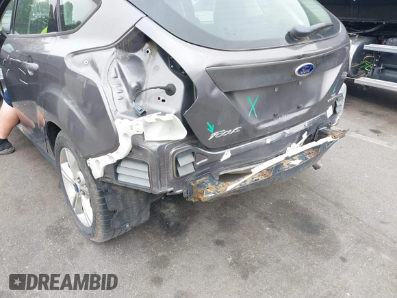2014 Ford Focus SE with VIN 1FADP3K20EL104271, listed as a IAAI auction lot 39596262 with 81,021 mi miles. Bid and sale history available at carsss.com. Image 6.