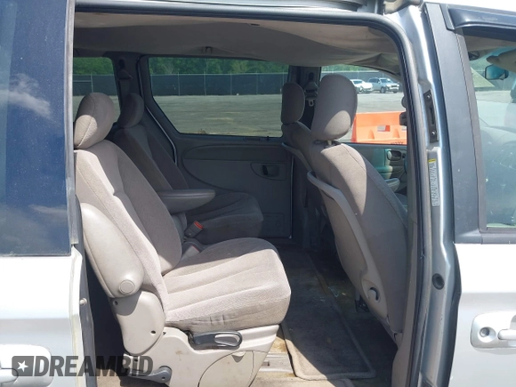 2002 Dodge Caravan Sport with VIN 2B4GP44362R699632, listed as a IAAI auction lot 42088557 with 237,844 mi miles. Bid and sale history available at carsss.com. Image 8.