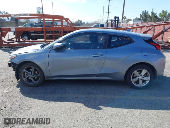 2019 Hyundai Veloster 2.0 with VIN KMHTG6AF8KU019854, listed as a IAAI auction lot 41697113 with 123,851 mi miles. Bid and sale history available at carsss.com. Image 15.