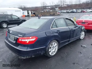 2013 Mercedes-Benz E-Class E 350 Luxury with VIN WDDHF8JB2DA726819, listed as a IAAI auction lot 41545234 with 139,794 mi miles. Bid and sale history available at carsss.com. Image 4.