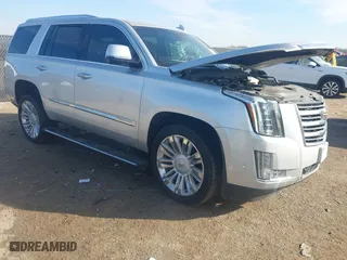 2018 Cadillac Escalade Platinum with VIN 1GYS4DKJXJR221798, listed as a IAAI auction lot 41304619 with 108,281 mi miles. Bid and sale history available at carsss.com. Image 1.