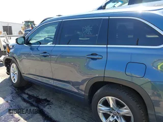 2017 Toyota Highlander Limited z VIN 5TDYZRFH5HS211505, wystawiony jako IAAI lot #42558655 z przebiegiem 127 368 mil mil oraz . Historia ofert i sprzedaży dostępna na DreamBid. Obrazek 14.