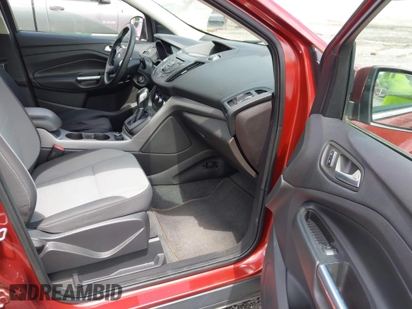 2014 Ford Escape SE z VIN 1FMCU9GX8EUC56018, wystawiony jako IAAI lot #42375937 z przebiegiem 117 341 mil mil oraz . Historia ofert i sprzedaży dostępna na DreamBid. Obrazek 5.