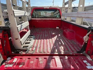 2015 Ford F-250 XLT z VIN 1FT7X2A60FEC38984, wystawiony jako IAAI lot #42102005 z przebiegiem 221 338 mil mil oraz . Historia ofert i sprzedaży dostępna na DreamBid. Obrazek 1.