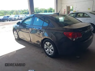 2014 Chevrolet Cruze LS z VIN 1G1PA5SH2E7346991, wystawiony jako IAAI lot #42326149 z przebiegiem 161 651 mil mil oraz . Historia ofert i sprzedaży dostępna na DreamBid. Obrazek 3.