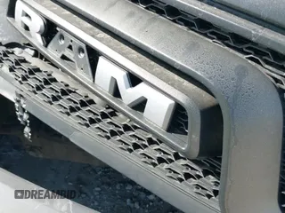 2021 Ram 1500 Warlock z VIN 1C6RR7GG1MS523909, wystawiony jako IAAI lot #43232102 z przebiegiem 71 910 mil mil oraz . Historia ofert i sprzedaży dostępna na DreamBid. Obrazek 20.