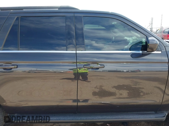 2024 Ford Expedition Max XLT with VIN 1FMJK1H87REA37010, listed as a IAAI auction lot 42169128 with 18,478 mi miles and . Bid and sale history available at DreamBid. Image 14.