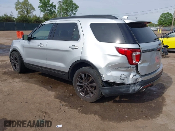 2017 Ford Explorer XLT z VIN 1FM5K8D80HGA02103, wystawiony jako IAAI lot #42288779 z przebiegiem 209 401 mil mil oraz . Historia ofert i sprzedaży dostępna na DreamBid. Obrazek 3.