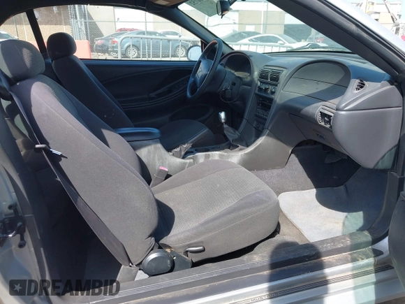 2001 Ford Mustang Deluxe with VIN 1FAFP444X1F141737, listed as a IAAI auction lot 41900152 with 132,080 mi miles. Bid and sale history available at carsss.com. Image 5.