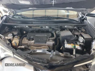 2018 Toyota RAV4 XLE z VIN JTMWFREV5JD119660, wystawiony jako Copart lot #54597425 z przebiegiem 46 379 mil mil oraz Szkoda całkowita • Salvage title. Historia ofert i sprzedaży dostępna na DreamBid. Obrazek 11.