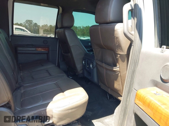 2011 Ford F-250 XL z VIN 1FT7W2BT4BEA25697, wystawiony jako IAAI lot #42059635 z przebiegiem 180 000 mil mil oraz . Historia ofert i sprzedaży dostępna na DreamBid. Obrazek 8.