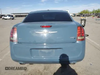 2014 Chrysler 300 S z VIN 2C3CCAGG1EH342092, wystawiony jako Copart lot #53581145 z przebiegiem 118 538 mil mil oraz Szkoda całkowita • Salvage title. Historia ofert i sprzedaży dostępna na DreamBid. Obrazek 6.