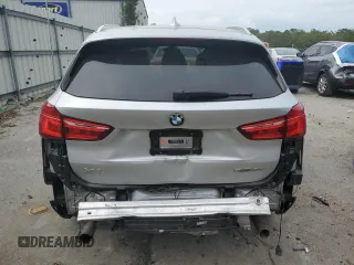 2018 BMW X1 sDrive28i z VIN WBXHU7C32J3H44095, wystawiony jako Copart lot #53780865 z przebiegiem Nie podano mil oraz Szkody całkowita. Historia ofert i sprzedaży dostępna na DreamBid. Obrazek 6.