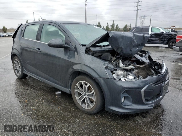 2018 Chevrolet Sonic LT z VIN 1G1JD6SGXJ4100342, wystawiony jako Copart lot #49188795 z przebiegiem 92 254 mil mil oraz Szkoda całkowita • Salvage title. Historia ofert i sprzedaży dostępna na DreamBid. Obrazek 4.