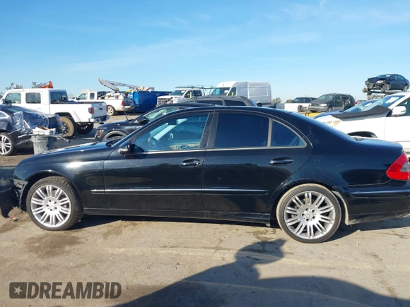 2007 Mercedes-Benz E-Class 3.5L with VIN WDBUF56X97B132401, listed as a IAAI auction lot 41601945 with 174,896 mi miles. Bid and sale history available at carsss.com. Image 14.