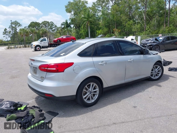2018 Ford Focus SE z VIN 1FADP3FE9JL241661, wystawiony jako IAAI lot #42103513 z przebiegiem 117 003 mil mil oraz . Historia ofert i sprzedaży dostępna na DreamBid. Obrazek 4.