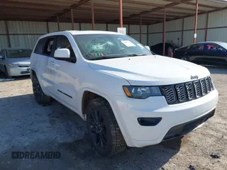 2020 Jeep Grand Cherokee Laredo E z VIN 1C4RJFAGXLC178892, wystawiony jako IAAI lot #41998211 z przebiegiem 83 022 mil mil oraz . Historia ofert i sprzedaży dostępna na DreamBid. Obrazek 1.