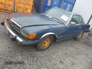 1985 Mercedes-Benz 380 z VIN WDBBA45C1FA018962, wystawiony jako IAAI lot #42449076 z przebiegiem 142 436 mil mil oraz . Historia ofert i sprzedaży dostępna na DreamBid. Obrazek 2.