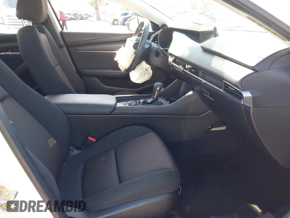 2021 Mazda 3 S z VIN 3MZBPAAL8MM254784, wystawiony jako IAAI lot #41936261 z przebiegiem 18 156 mil mil oraz . Historia ofert i sprzedaży dostępna na DreamBid. Obrazek 5.
