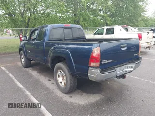 2006 Toyota Tacoma z VIN 5TEUU42N16Z235070, wystawiony jako IAAI lot #42306787 z przebiegiem 323 563 mil mil oraz . Historia ofert i sprzedaży dostępna na DreamBid. Obrazek 3.