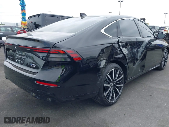 2025 Honda Accord Touring with VIN 1HGCY2F82SA033286, listed as a IAAI auction lot 42110972 with 773 mi miles and . Bid and sale history available at DreamBid. Image 4.