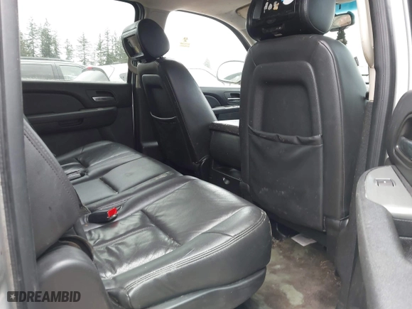 2010 Chevrolet Suburban LS with VIN 1GNUKHE33AR254447, listed as a IAAI auction lot 41727372 with 178,798 mi miles. Bid and sale history available at carsss.com. Image 8.
