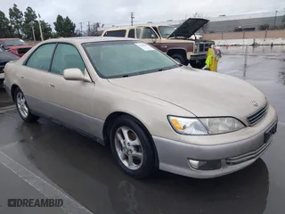 2001 Lexus ES 300 with VIN JT8BF28G210316181, listed as a IAAI auction lot 41562802 with 165,936 mi miles. Bid and sale history available at carsss.com. Image 1.