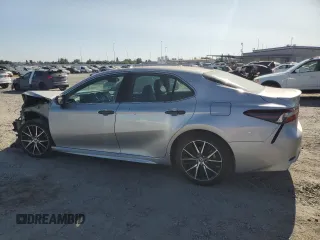 2022 Toyota Camry SE z VIN 4T1G11AK4NU050977, wystawiony jako Copart lot #61466605 z przebiegiem 69 410 mil mil oraz Czysty tytuł • Clean title. Historia ofert i sprzedaży dostępna na DreamBid. Obrazek 2.